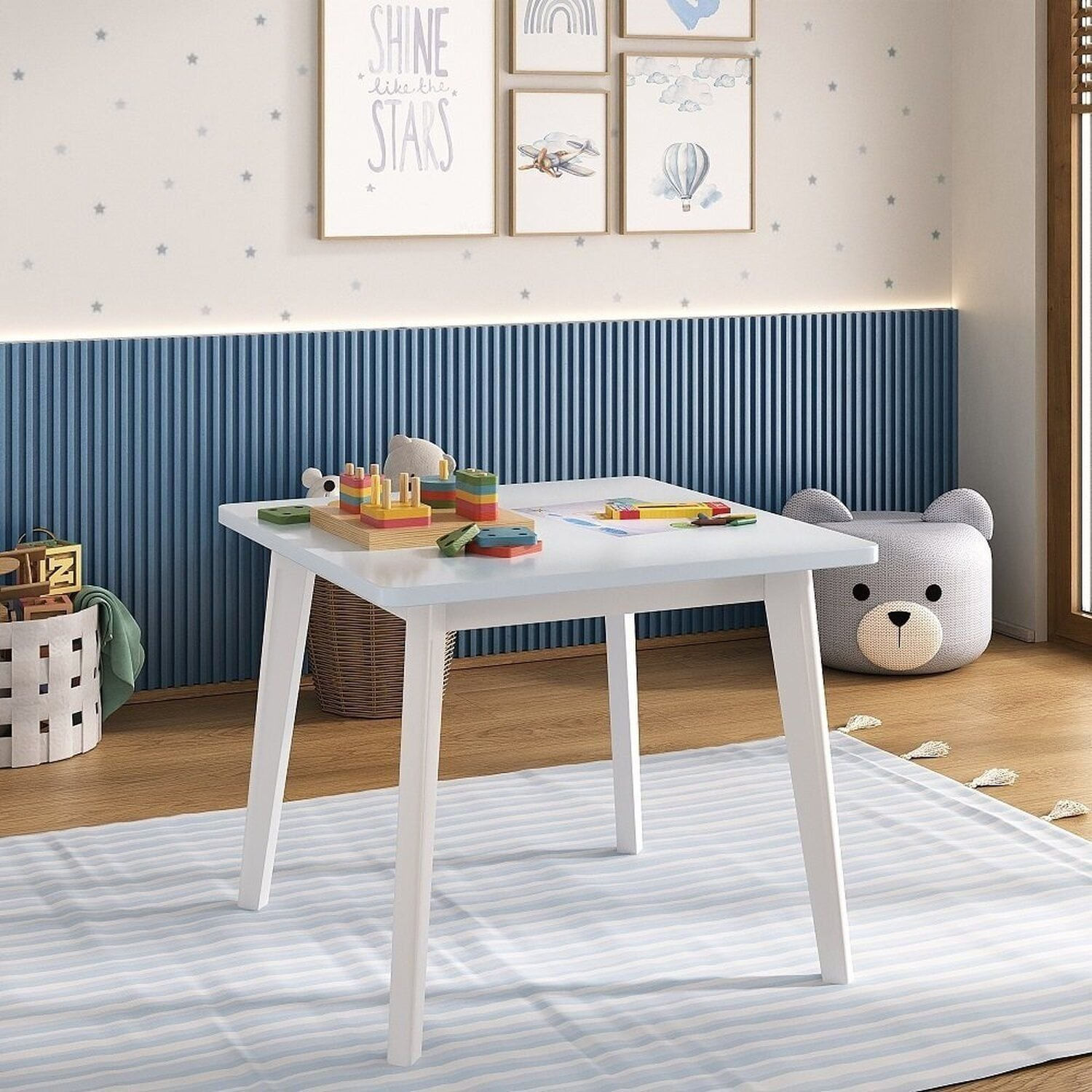 Mesa Quadrada Infantil Madeira de Pinus e Mdf Sofia