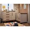 Conjunto para Quarto de Bebê com Cômoda e Berço Retrô Branco Brilho/Carvalho